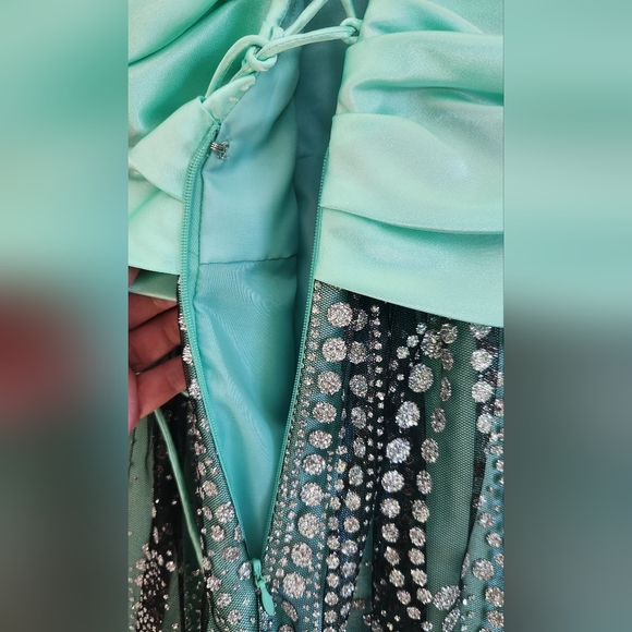 Hailey Logan by Adrianna Papell party dress - Picture 9 of 11